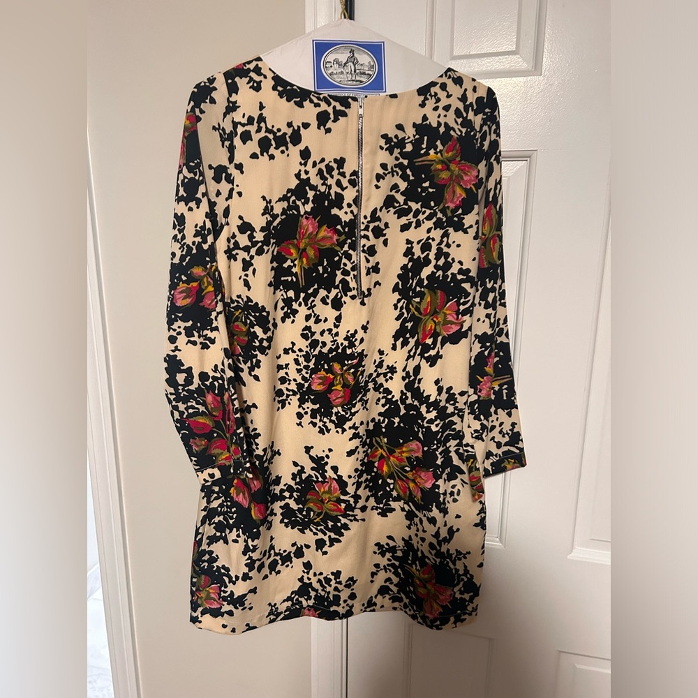 Vfish dress (in good condition)